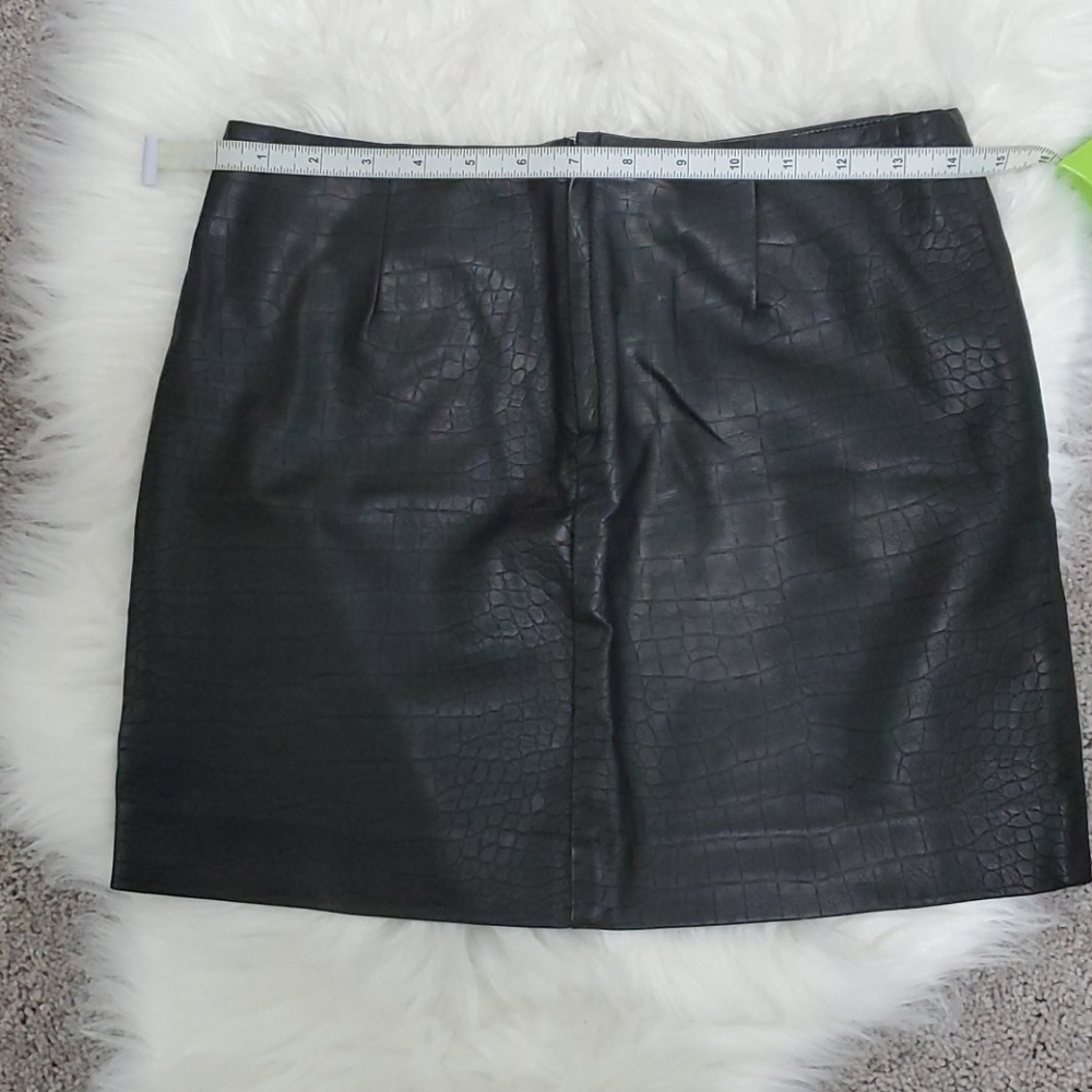 Leather mini - Picture 3 of 4